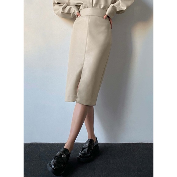 Babaton Dresses & Skirts - Aritzia Babaton Pegu Skirt Size 8 Nude Faux Leather Midi Career Office Neutral